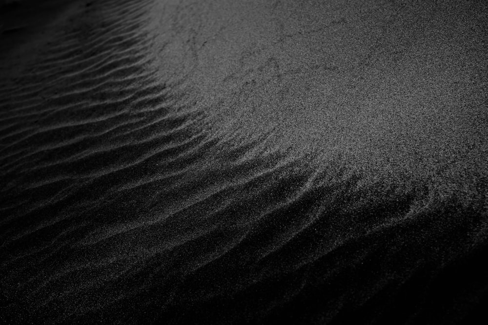 Photographie en niveaux de gris du sable