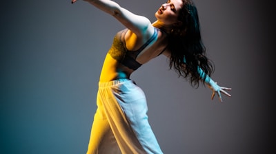 dancing woman on stageb