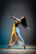 dancing woman on stageb