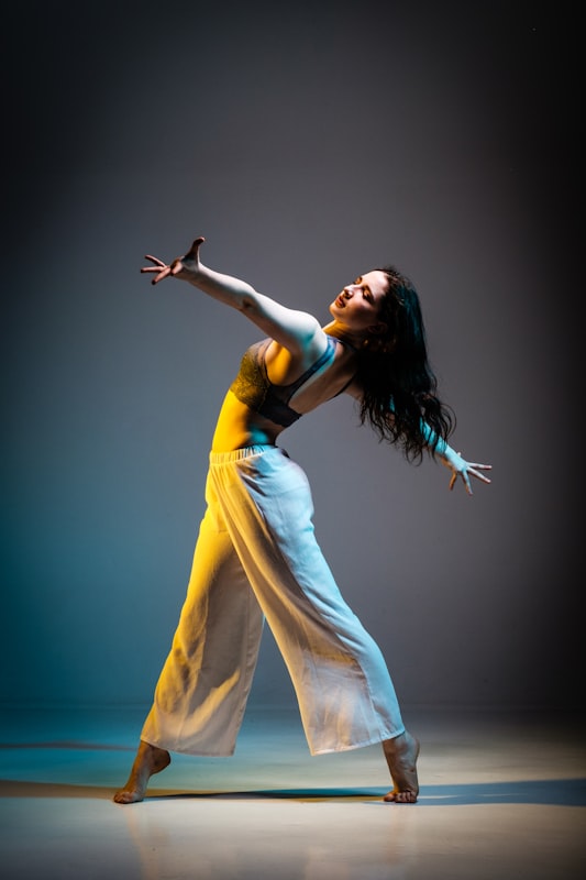 A dancer holding a shape at the end of a phrase