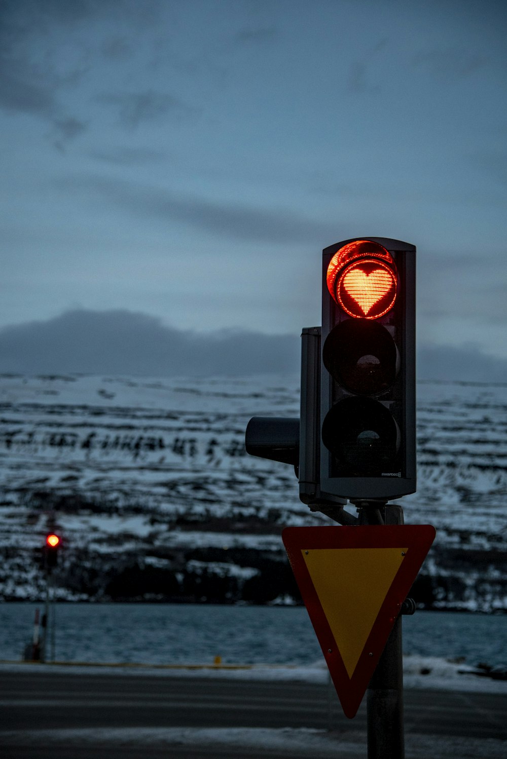 traffic light displaying orange heart