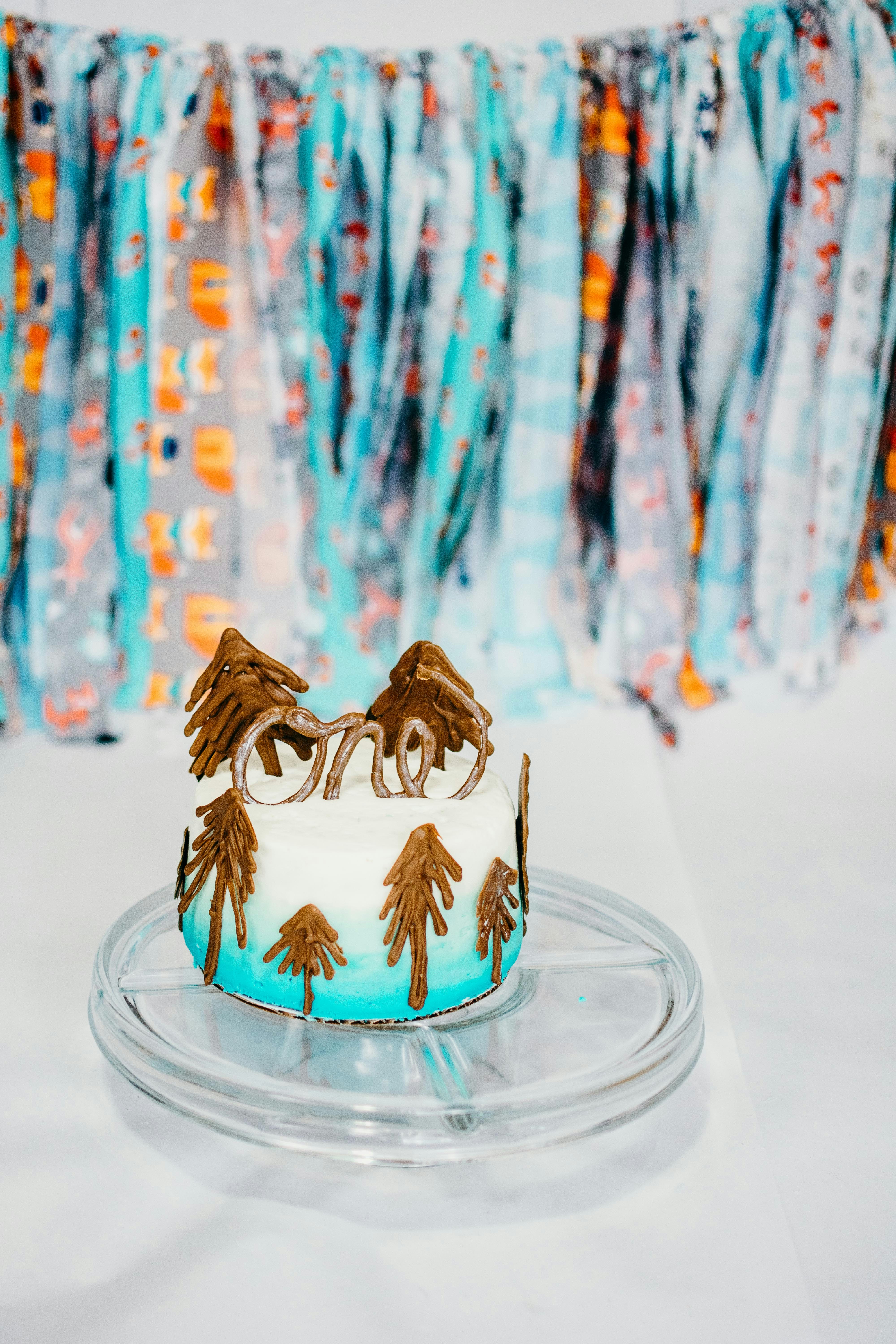 one layer of white and blue cake