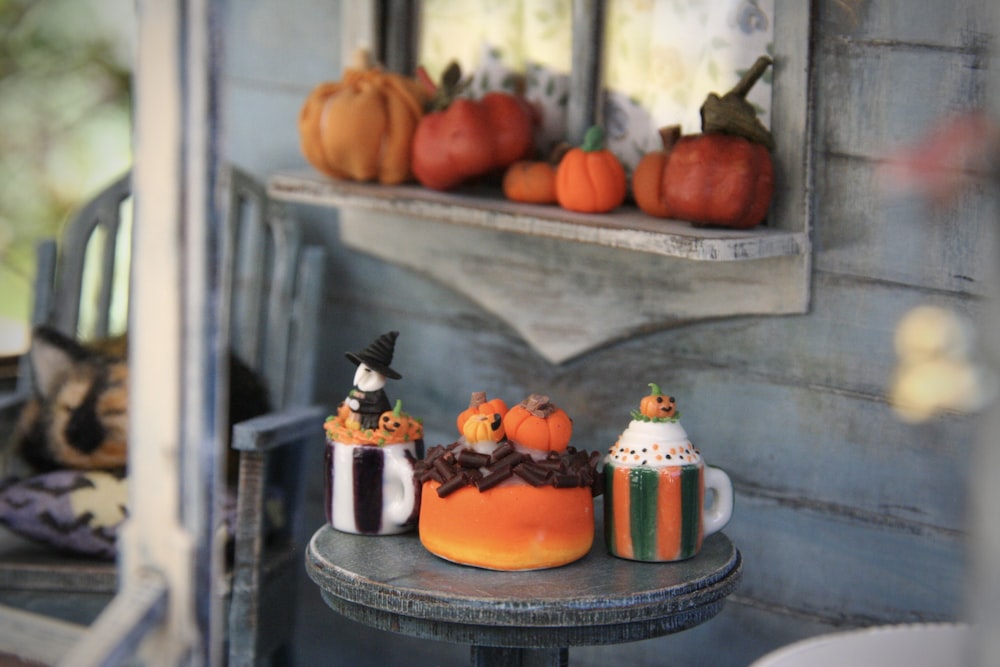 cabbage ceramic decors on stand table