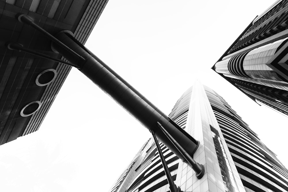 photographie en contre-plongée de la tour Petronas
