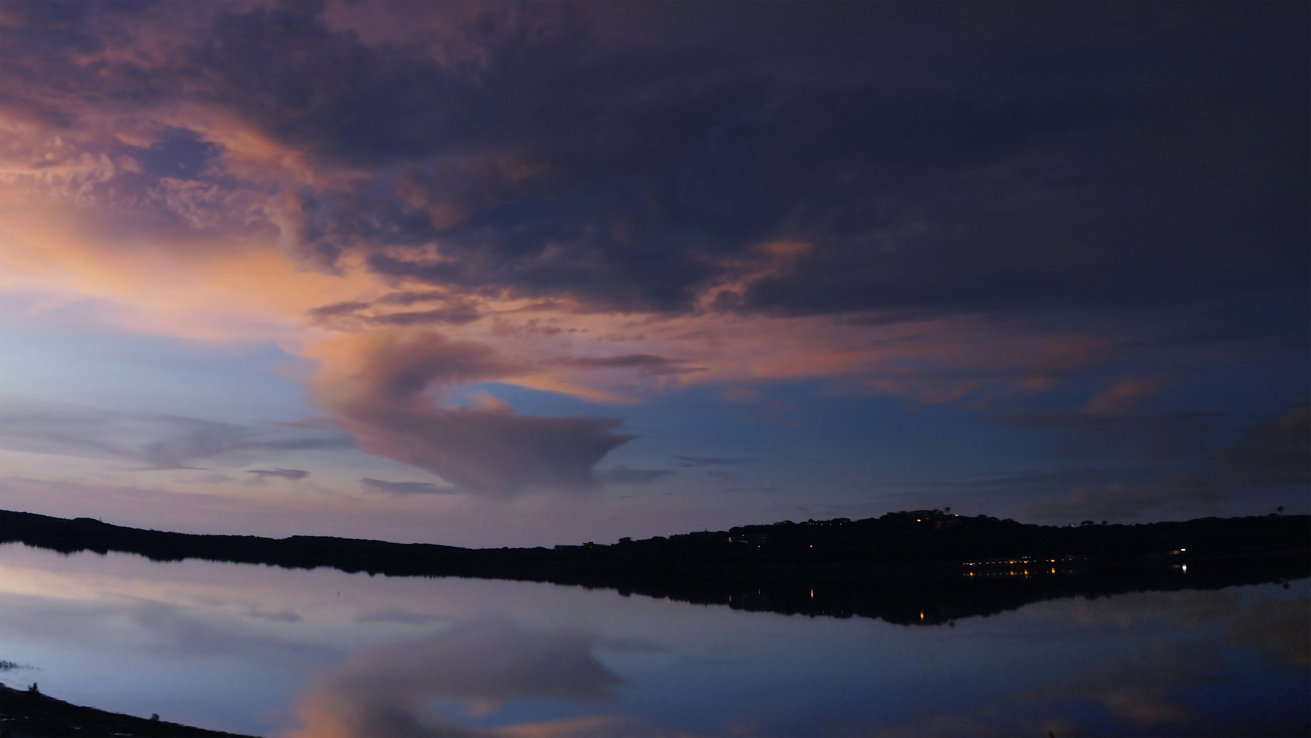 Photo by andresloquesea