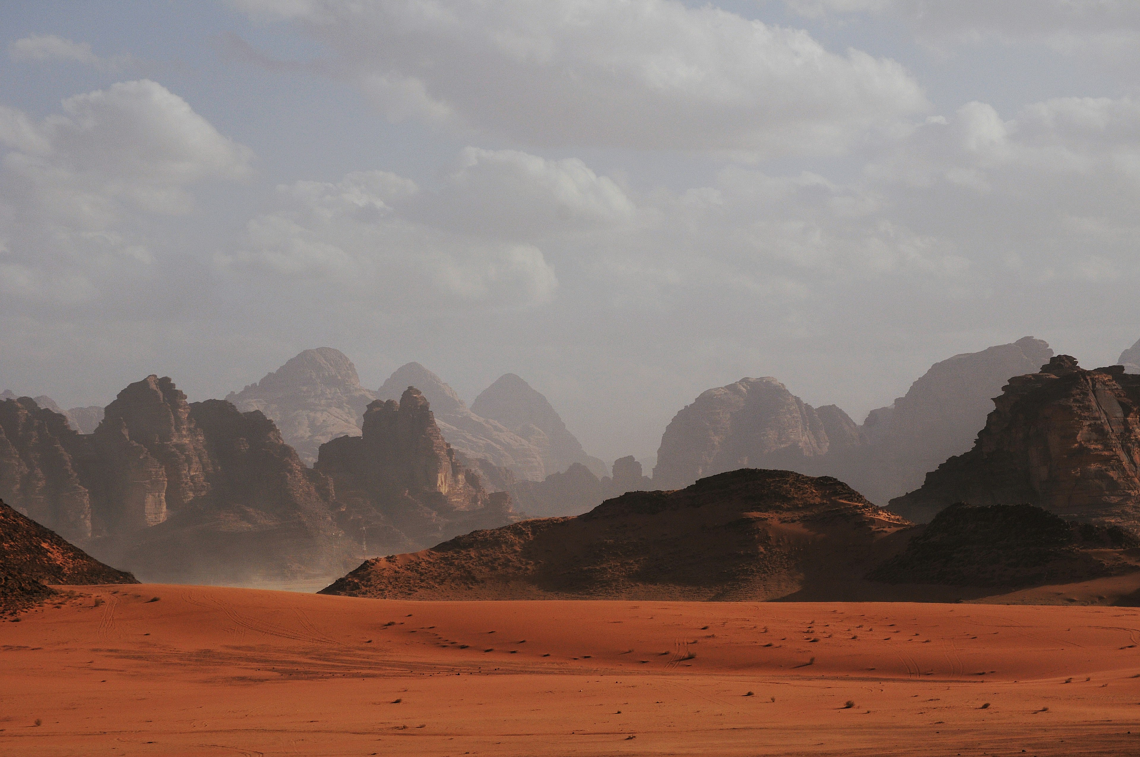panorama nel deserto del wadi rum, una delle cose da vedere in giordania
