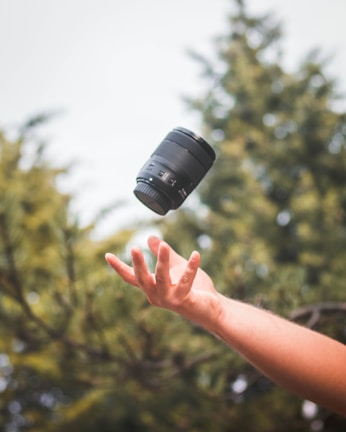 A close-up of hands throwing a small object with the word 'ietta' in the background.