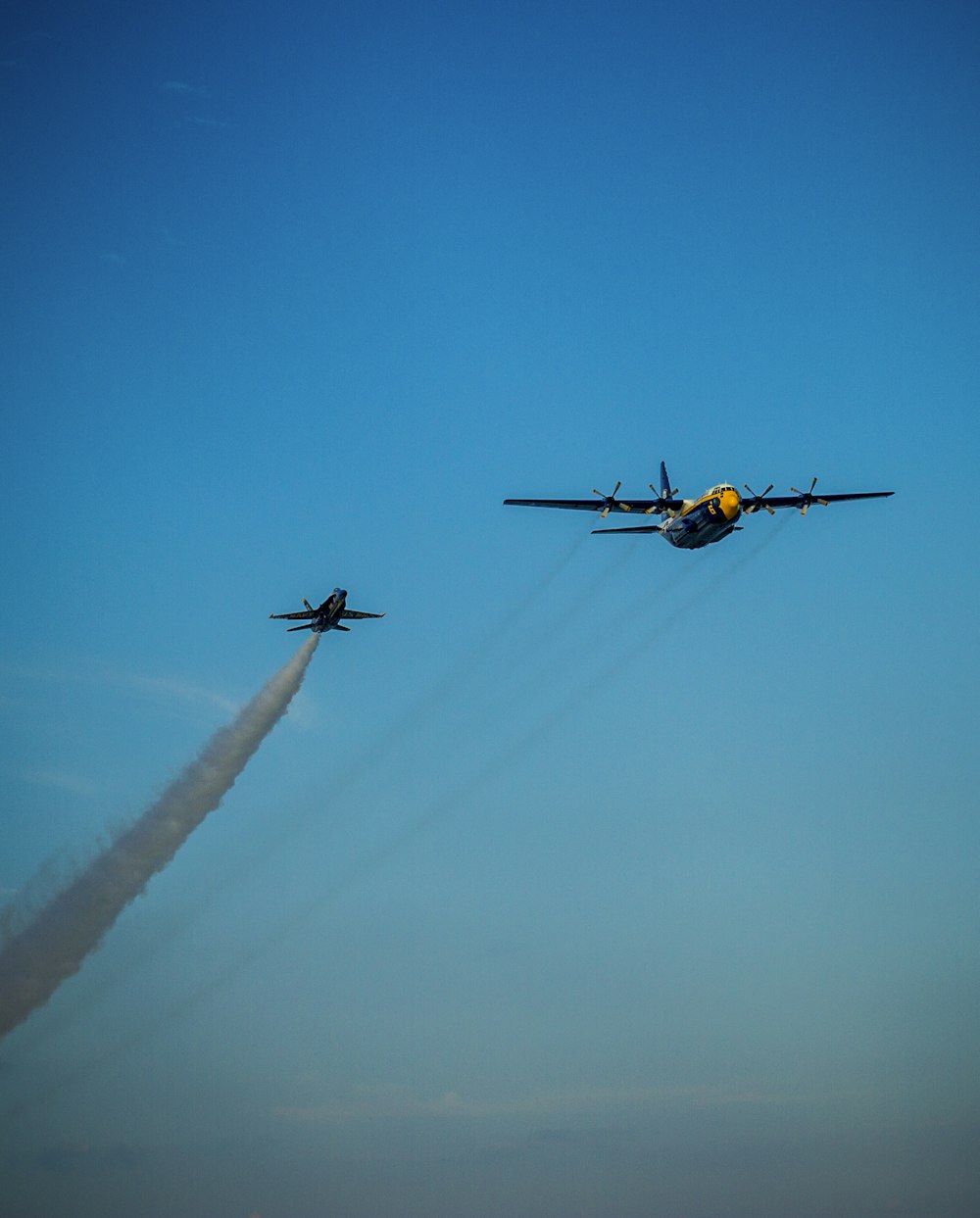 2 planes performing aerial show