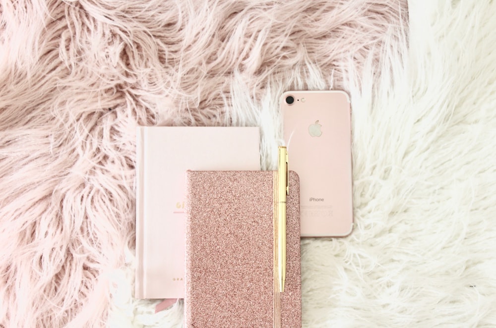 100+] Rose Gold Iphone Wallpapers