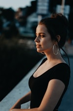 smiling woman leaning on concrete fence