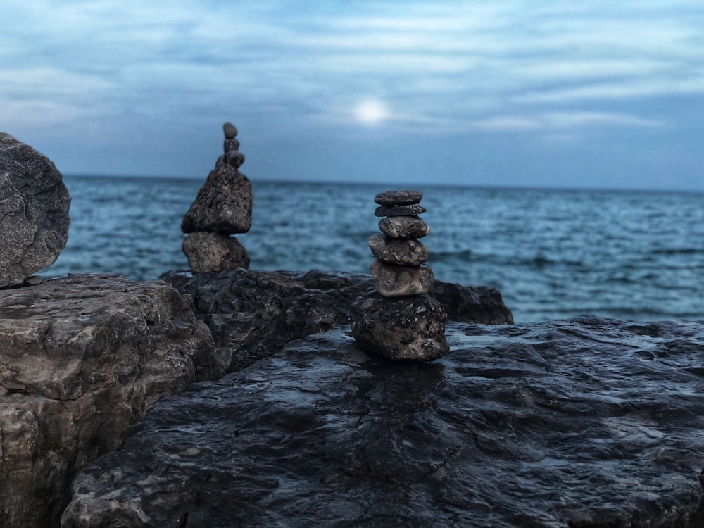 brown stone pile on selective focus photography