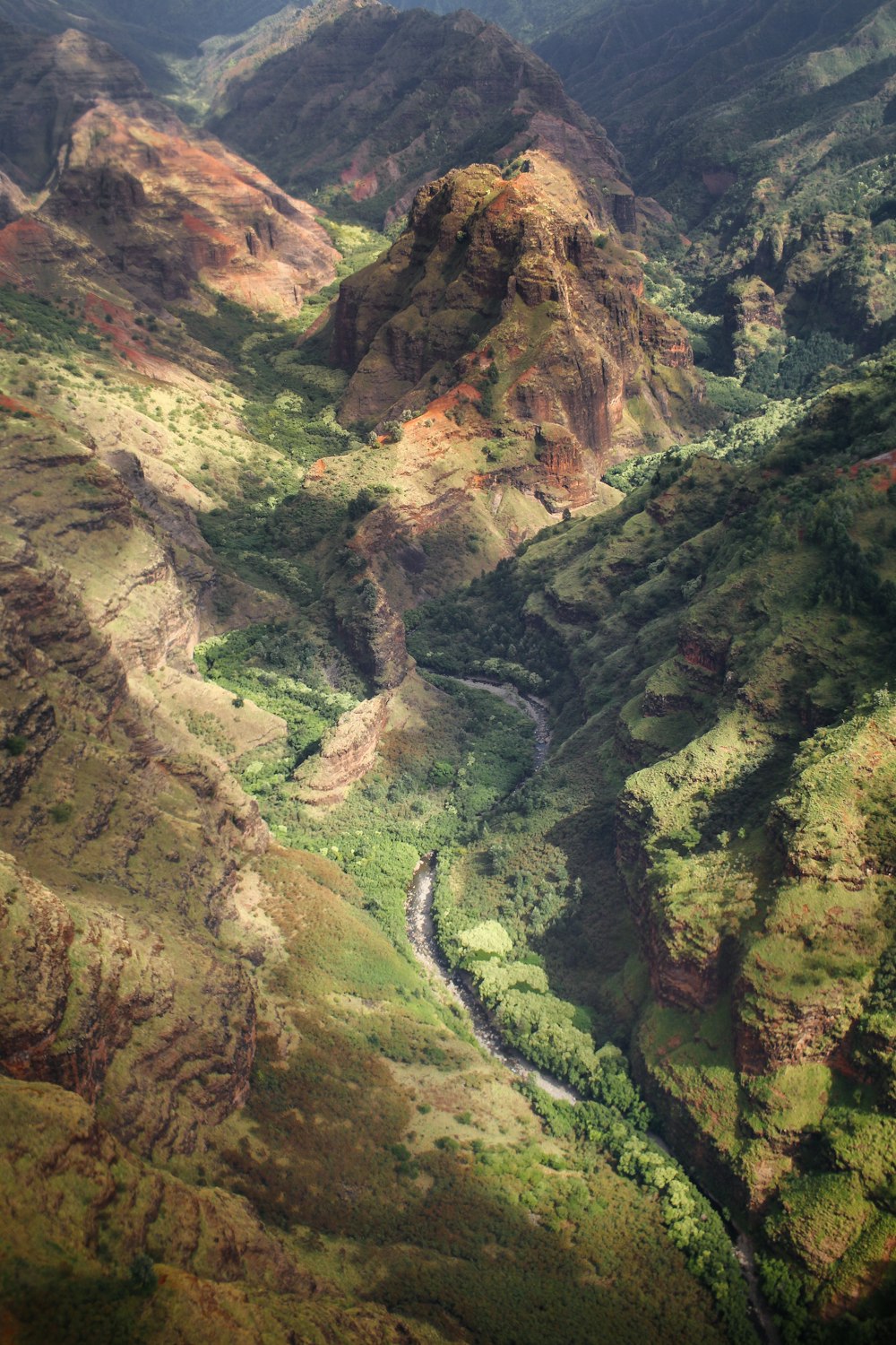 Vista a volo d'uccello delle montagne