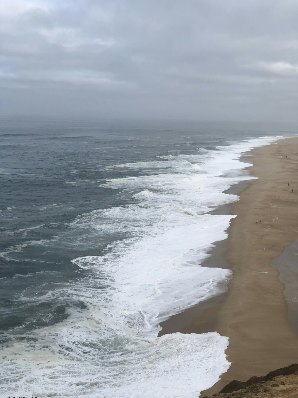 日中の海岸