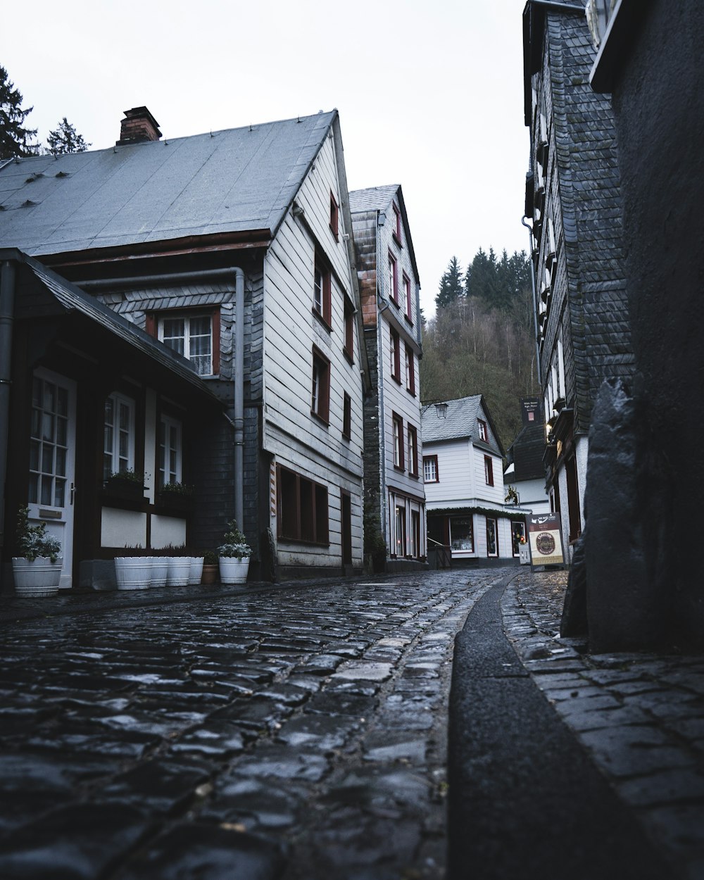empty narrow street during daytime