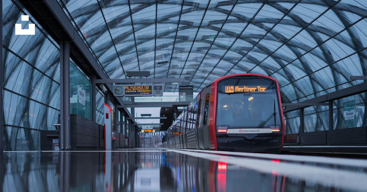 Black train photo – Free City Image on Unsplash