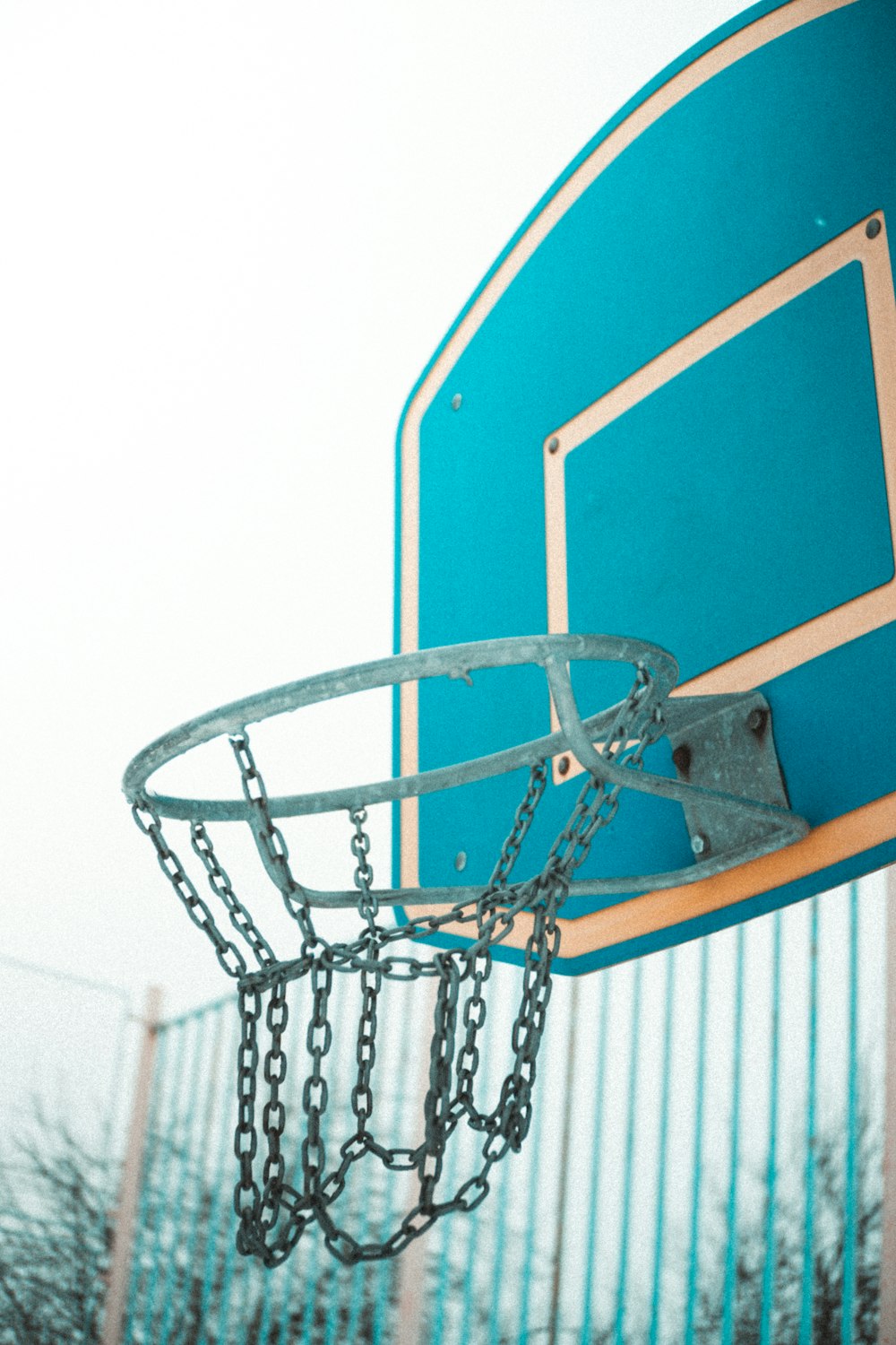 blue, gray, and white basketball hoop