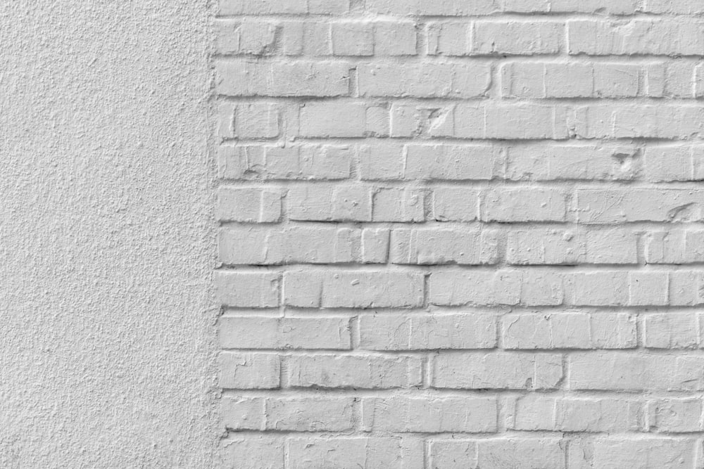 muro di mattoni bianchi