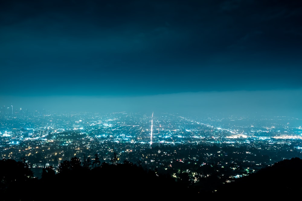 Vista aérea das luzes da cidade