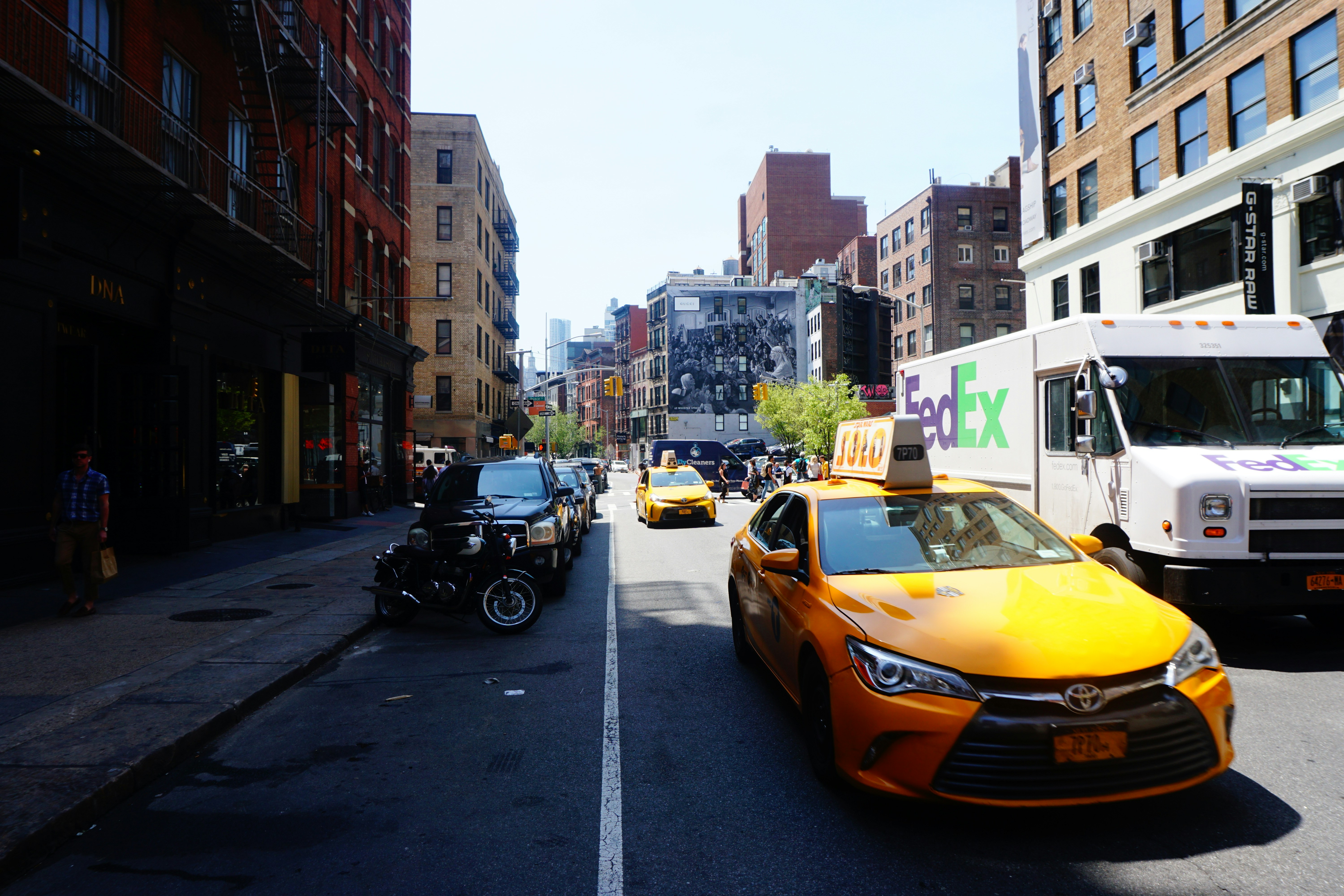 EV NYC Guide 2025: Charging, Incentives & Best Used EVs for City Life