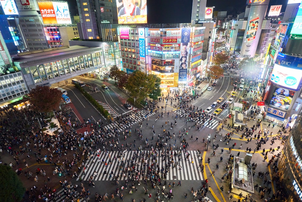 Shibuya Crossing Shibuya Japan Pictures Download Free Images On Unsplash