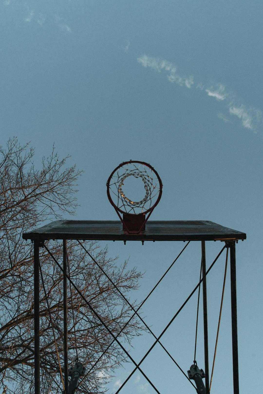 black basketball hoop