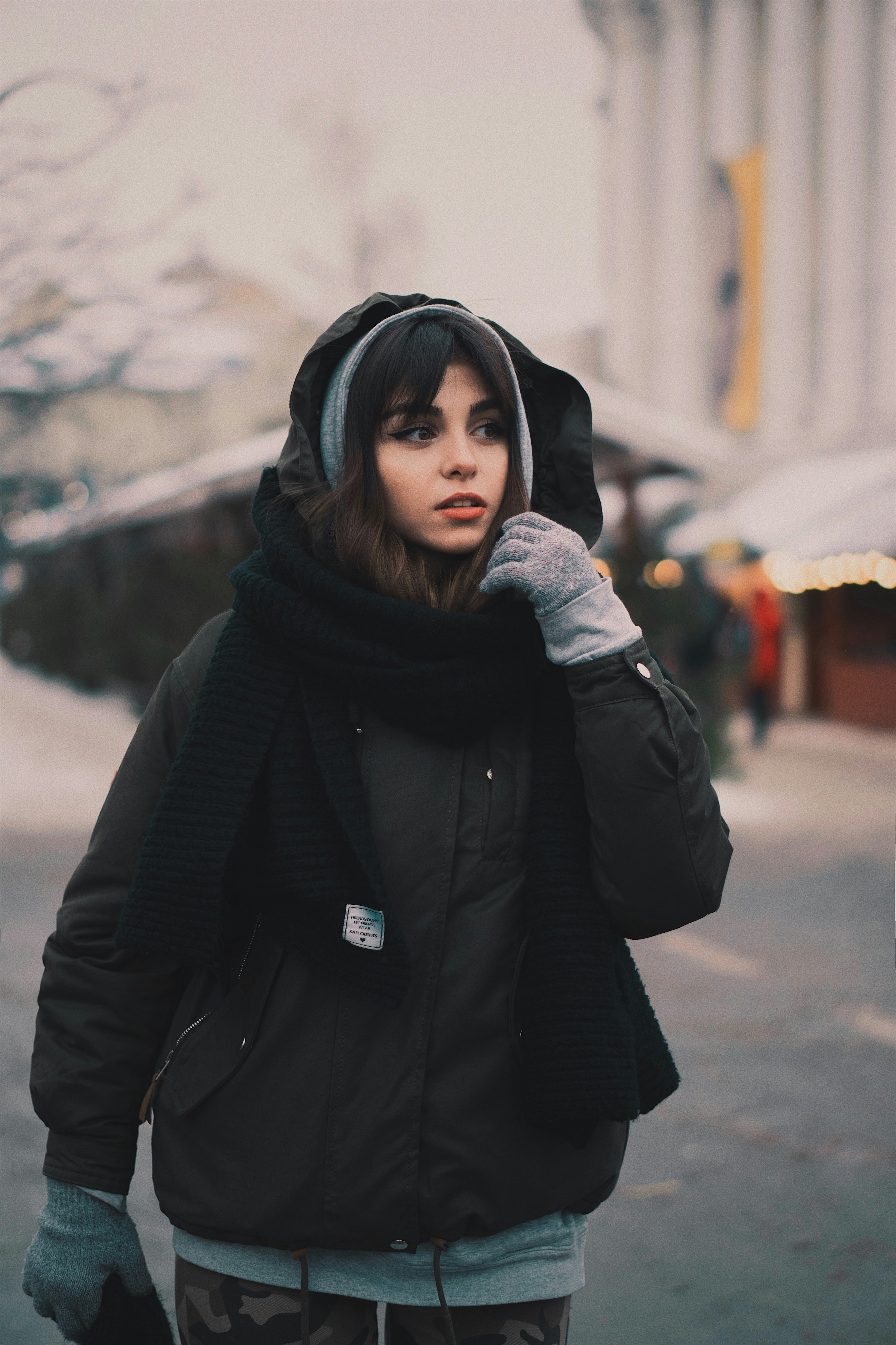 scarf | 22 best free scarf, human, shawl and clothing photos on Unsplash
