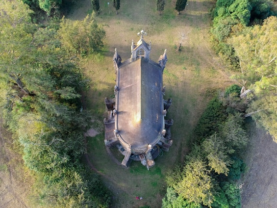 A charming view of St. Thomas Syriac Orthodox Church surrounded by lush greenery in Mississauga.