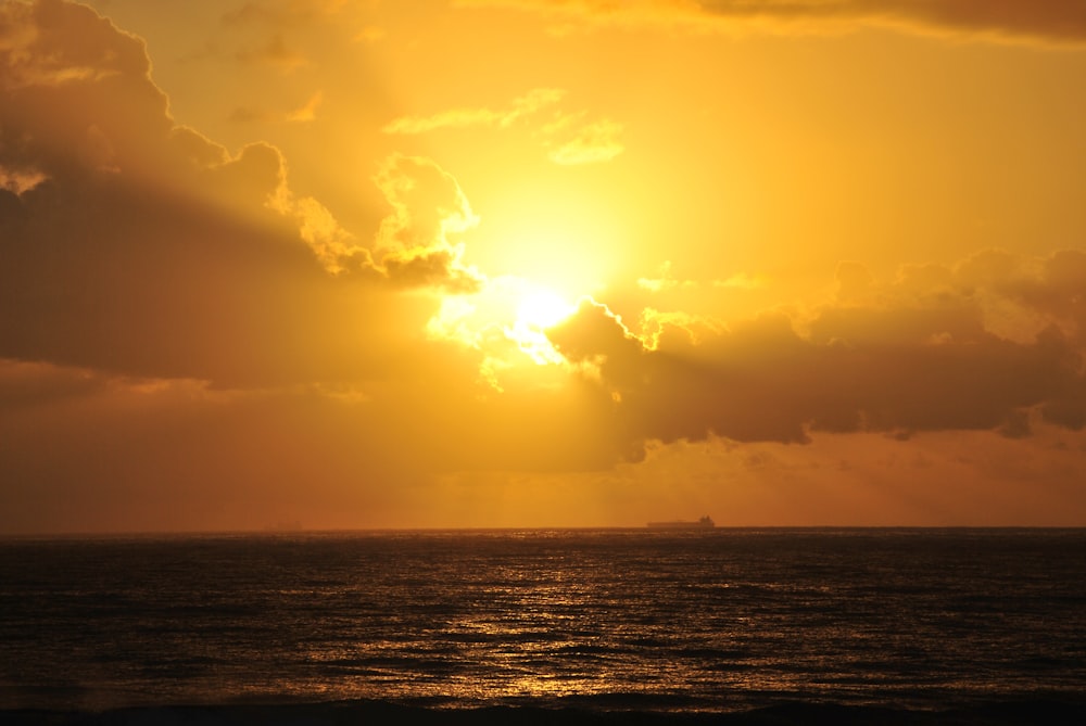 calm sea during daytime