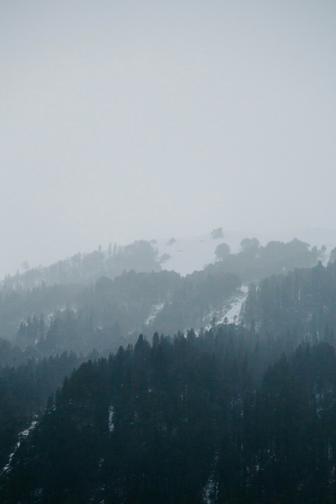 mountain during daytime