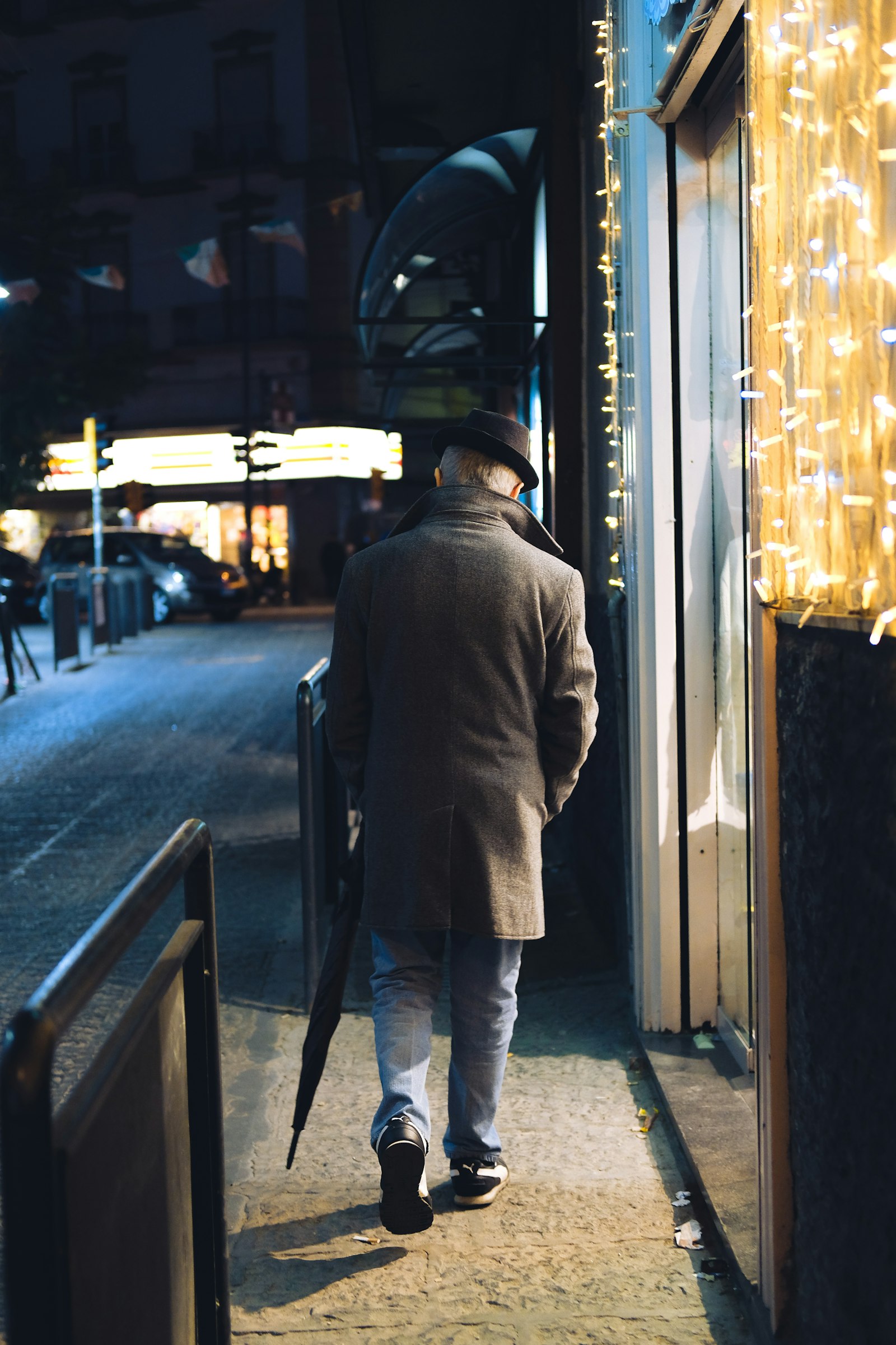 Fujifilm X-E3 + Fujifilm XF 35mm F2 R WR sample photo. Man walking beside string photography