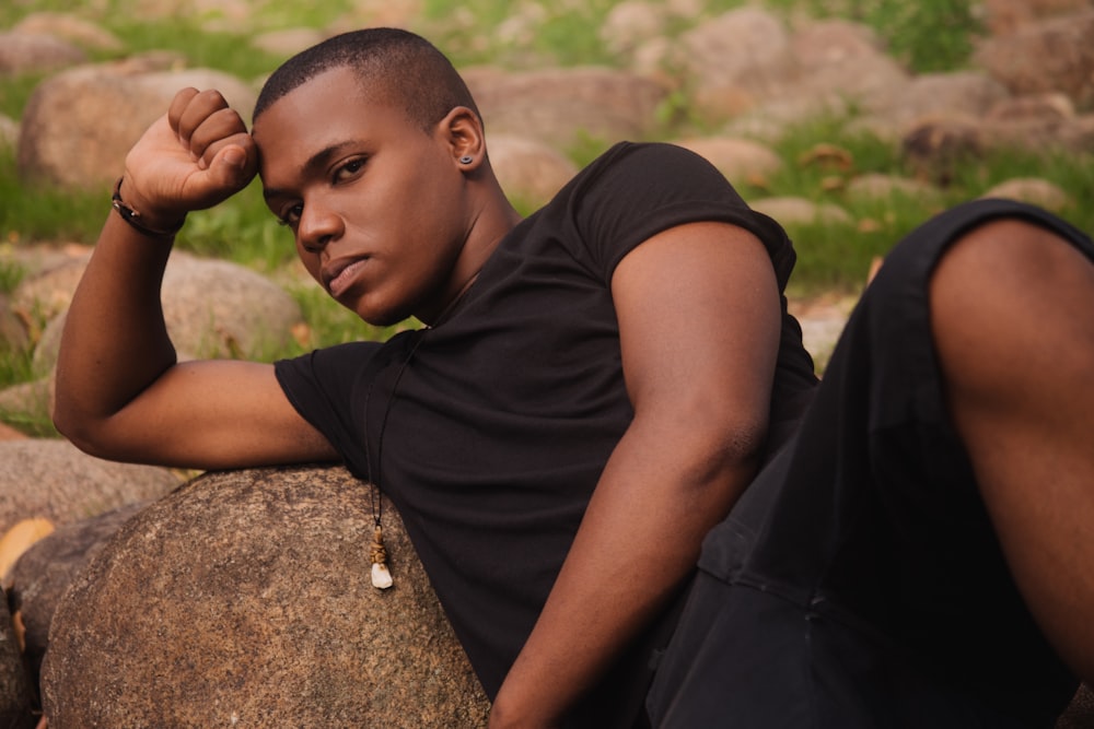 man wearing black crew-neck shirt