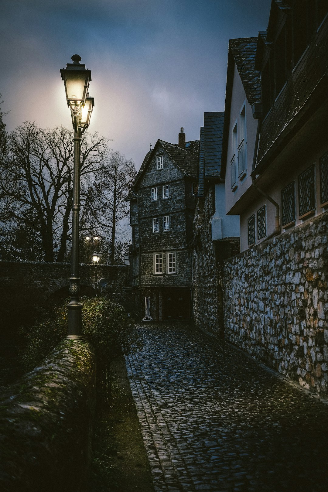 gray outdoor lights besides stone pathwaysw