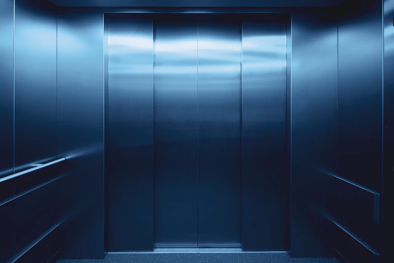 Portas de elevador em aço escovado
