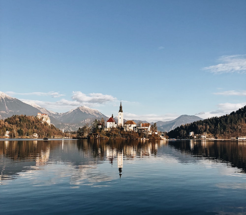 houses in the middle of lake