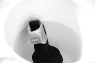 Top view of a compact calibration bath filled with liquid and a sensor inserted.