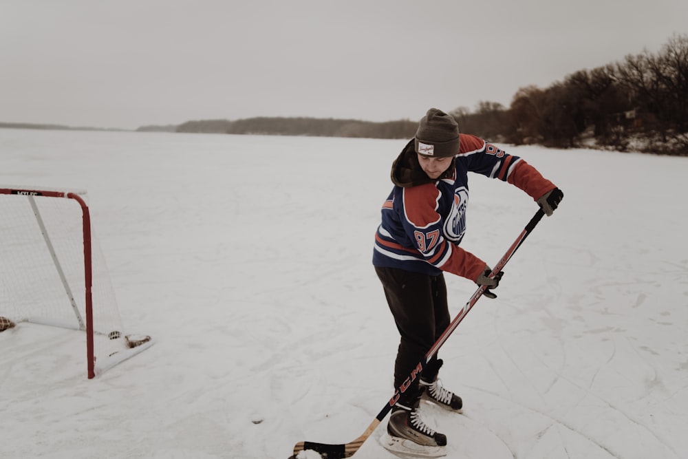 man playing ski on snowfield