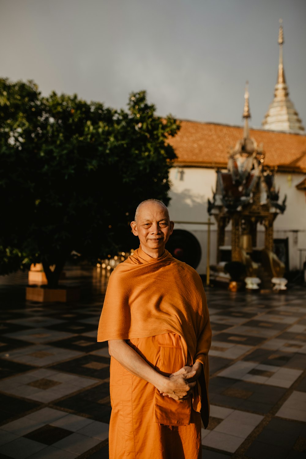 shallow focus photo of man in orange top