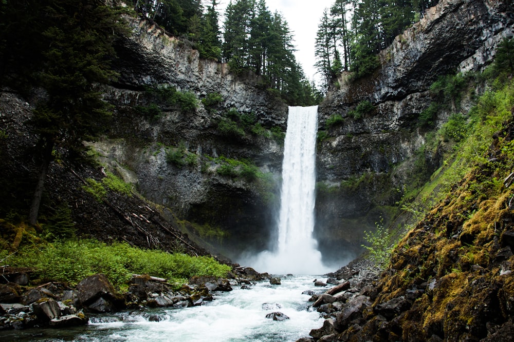 Chutes d’eau pendant la journée