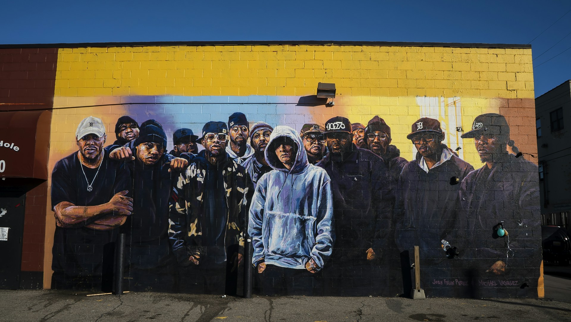 gray computer monitor