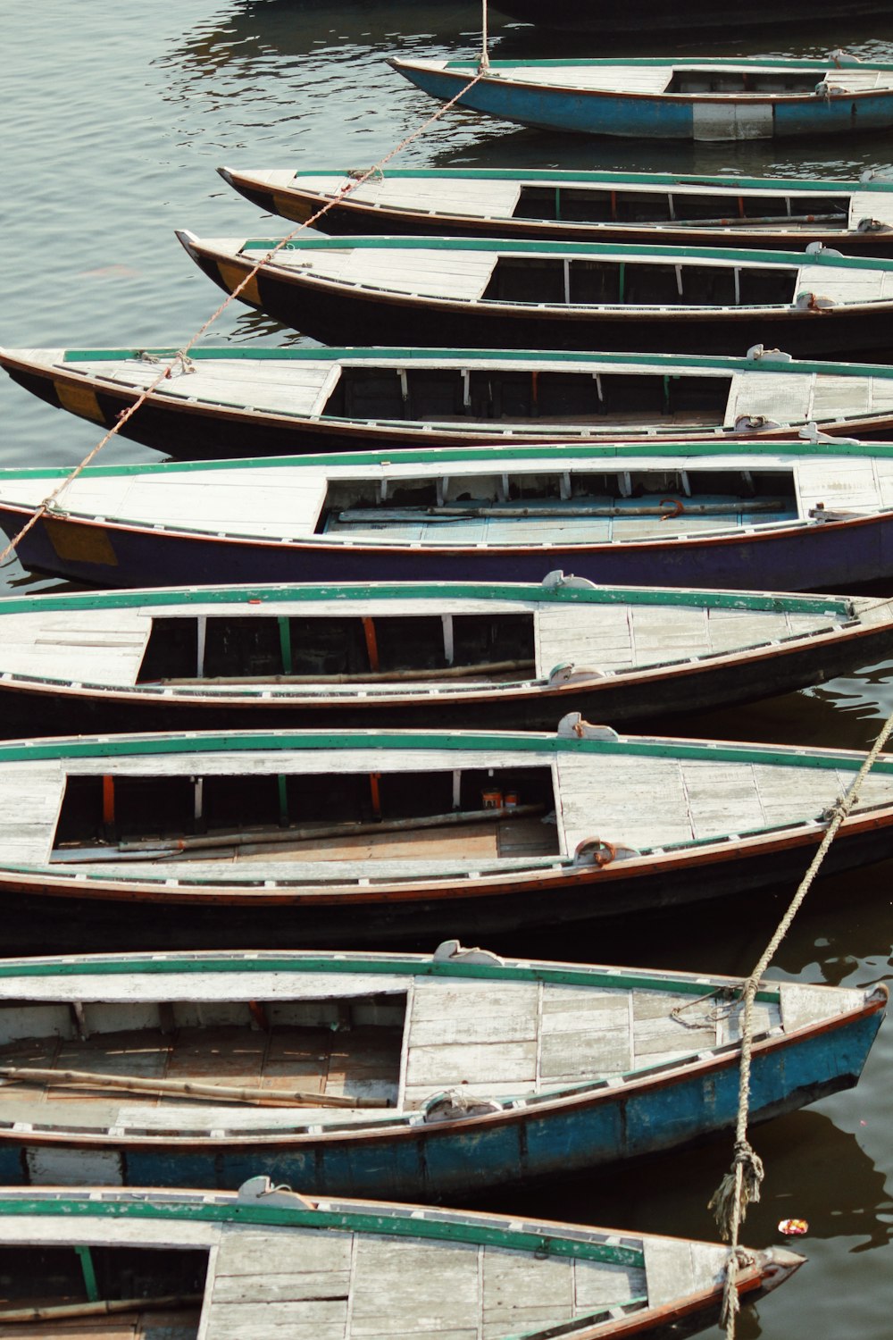 aerial view photography of canoes