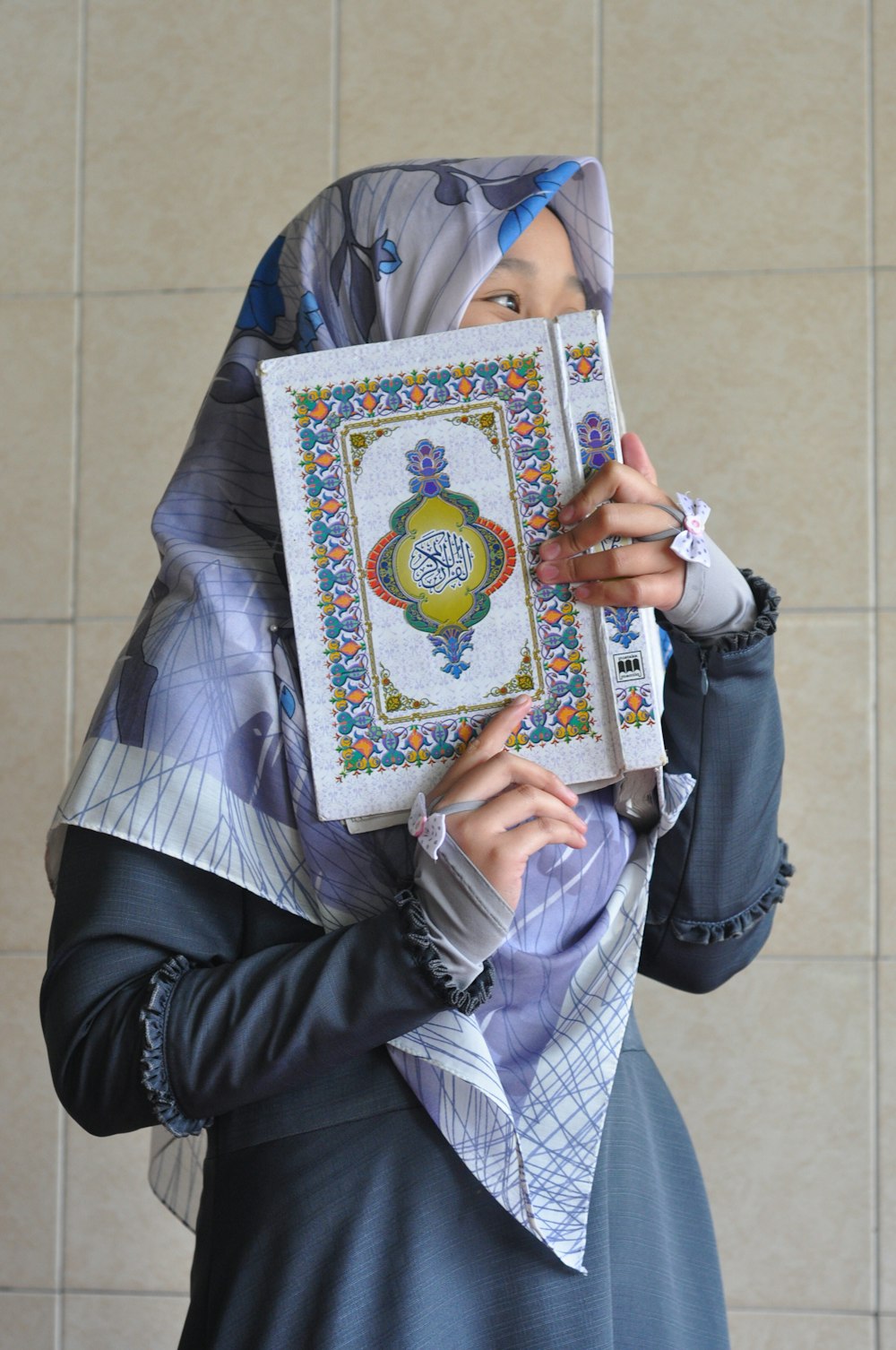 Frau mit Koran