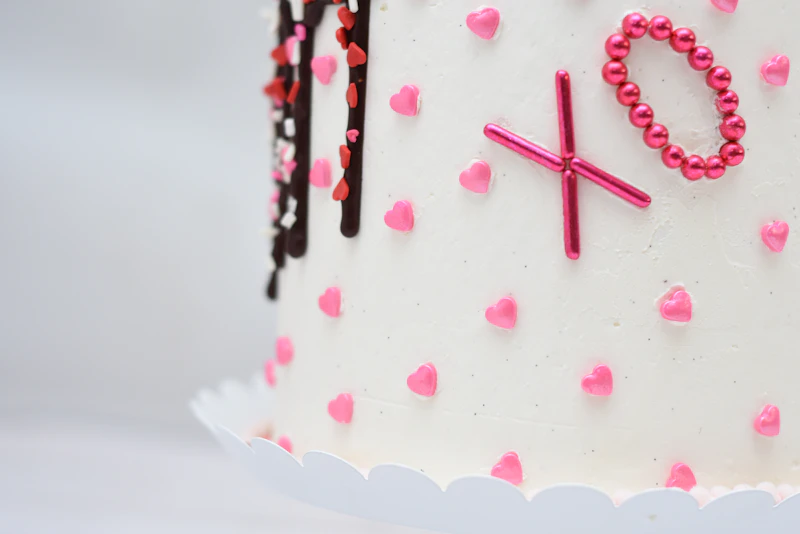 One layer pink birthday cake for women simple and elegant