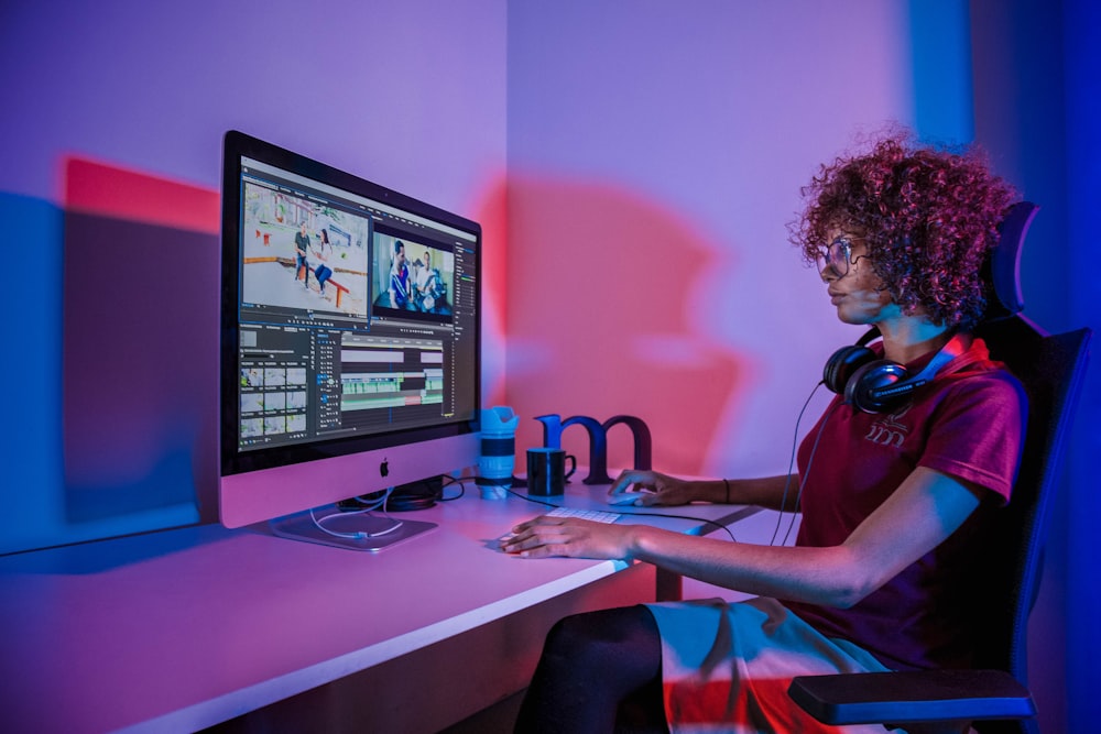 woman using silver iMac