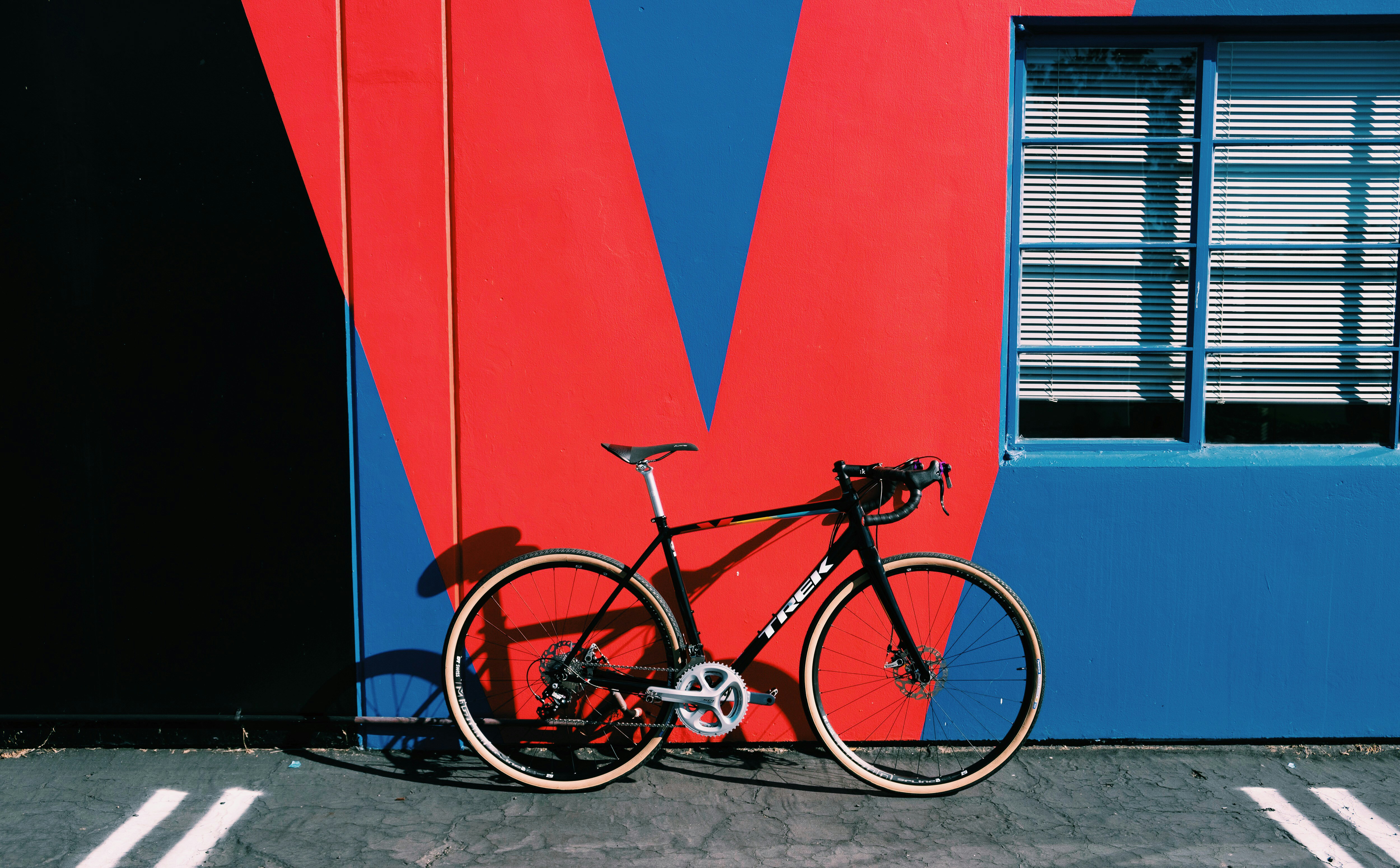 bicicleta de estrada preta