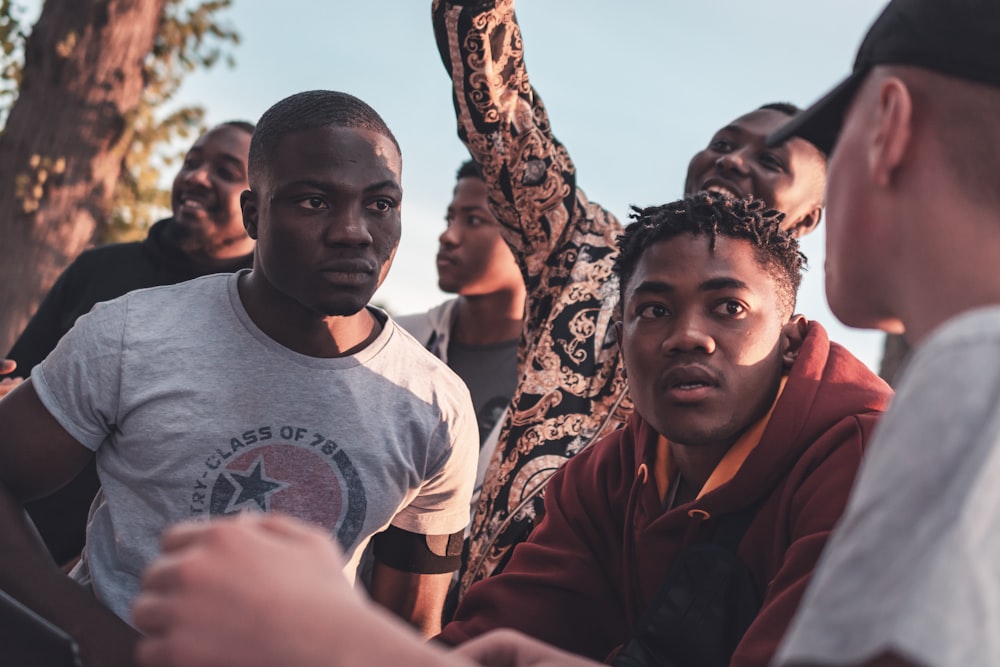 shallow focus photo of people talking