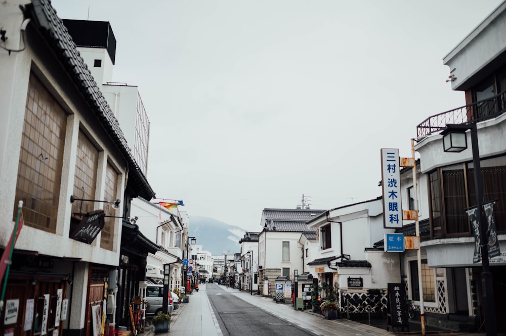 vacant road during daytime