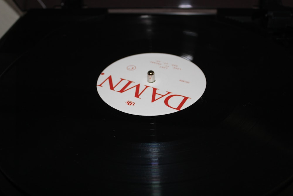 disque vinyle noir et blanc