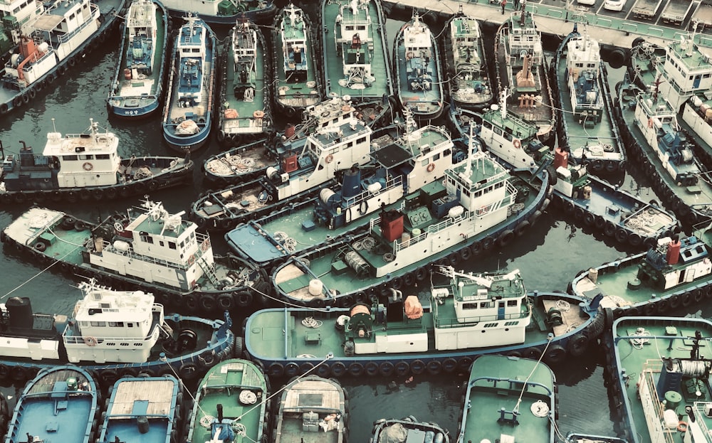Photographie aérienne de bateaux