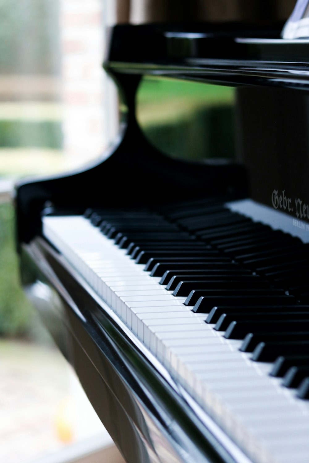 black and white piano in close-up photography