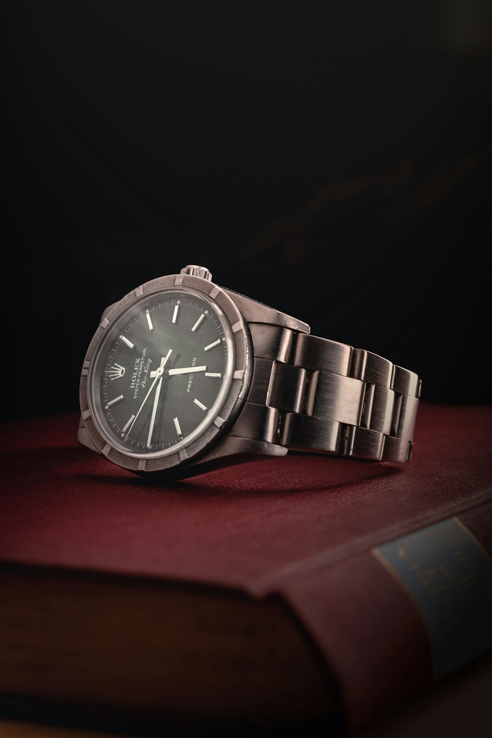 relógio analógico Rolex redondo prateado com pulseira de link